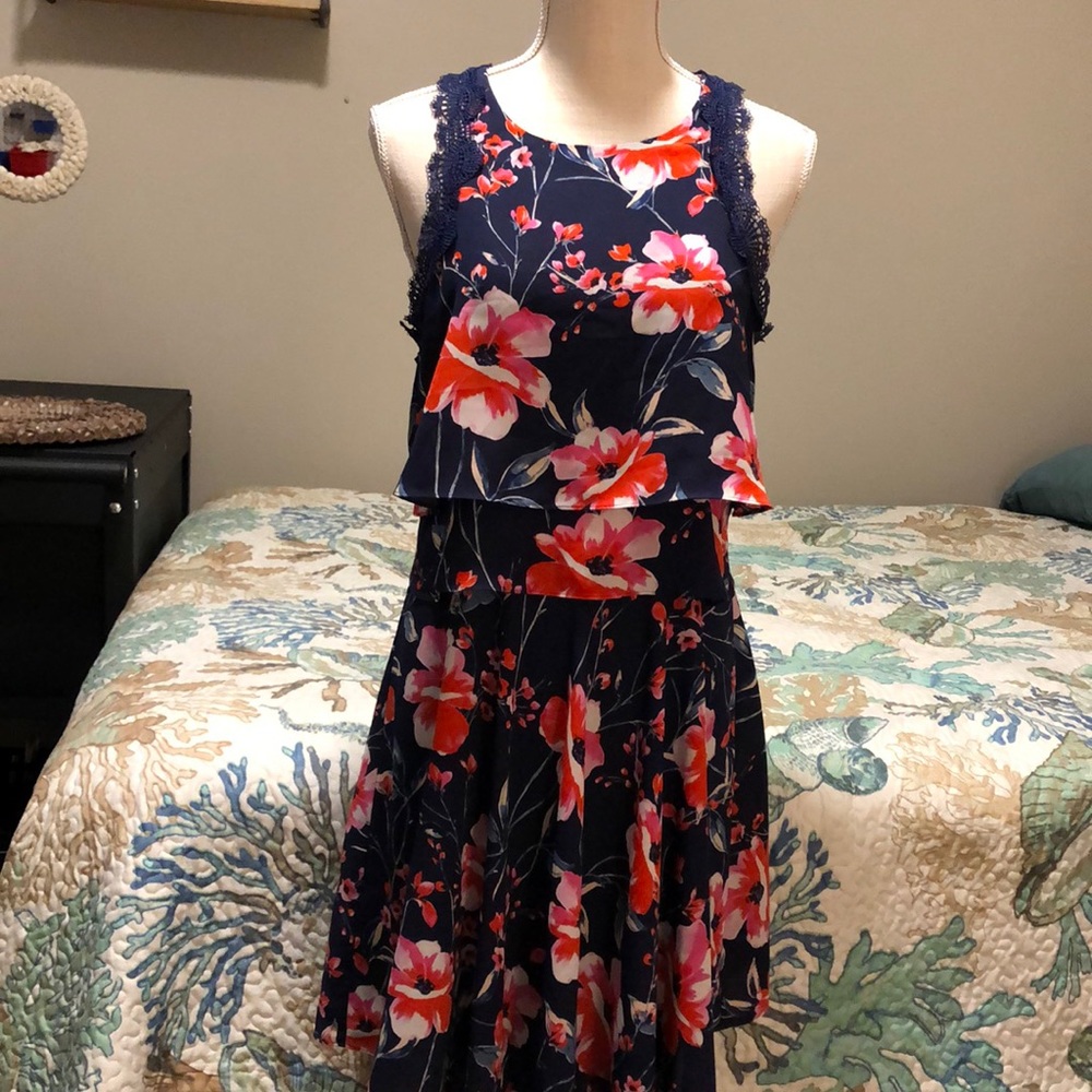 Striking Ivanka Trump lined dress